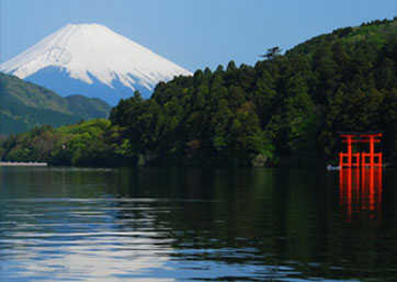 Lake Ashinoko with Mt. Fuji and Torii